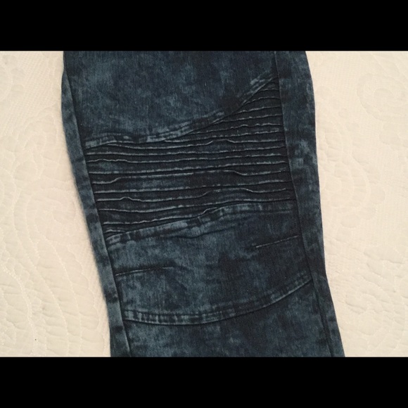 Flaxi: Women’s Tie Dye Moto Jeans - Picture 5 of 6